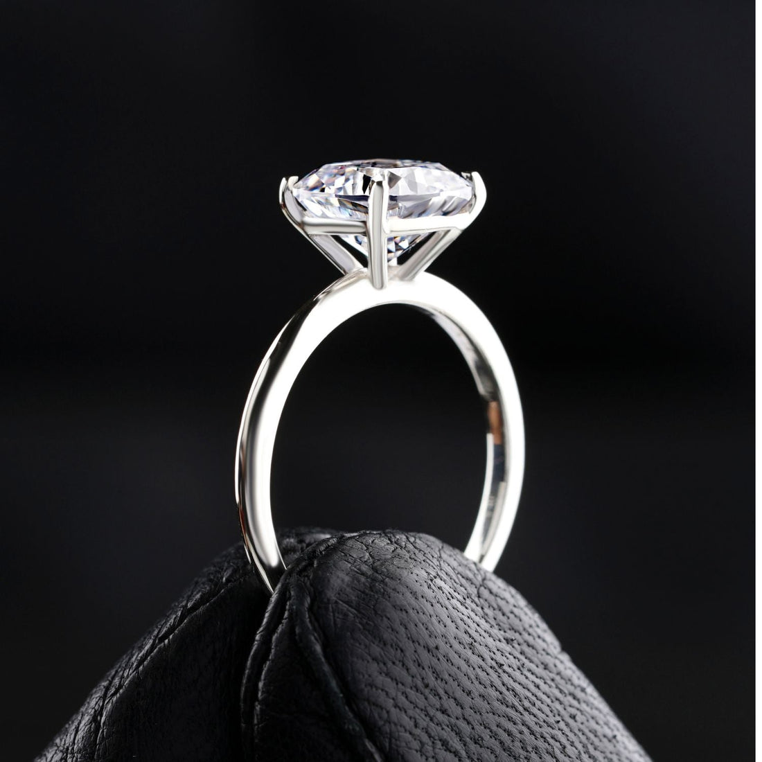 The Ultimate Guide to Buying an Engagement Ring in the UK
