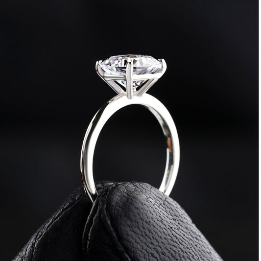 The Ultimate Guide to Buying an Engagement Ring in the UK