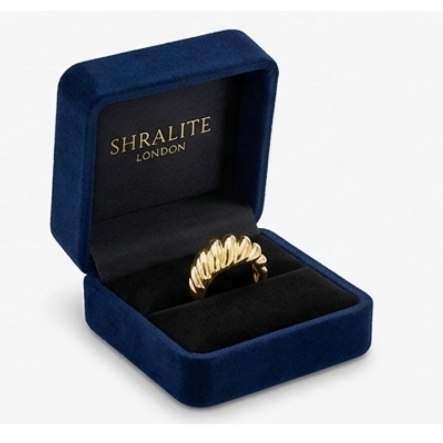 Stunning 9K Gold Rope Ring featuring a delicate croissant twist design,in the box 